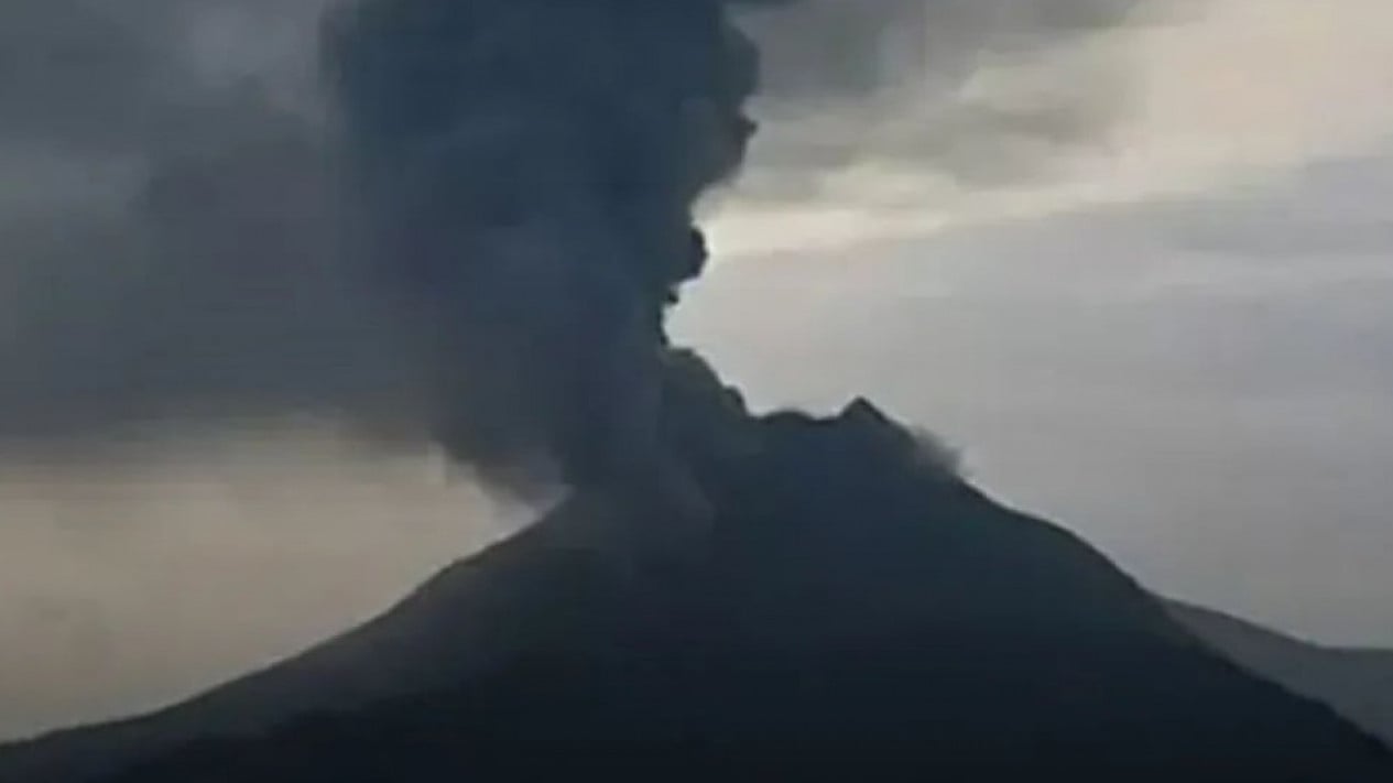 Aktivitas Vulkanik Gunung Lewotobi Laki-laki di Flores Tunjukkan Penurunan