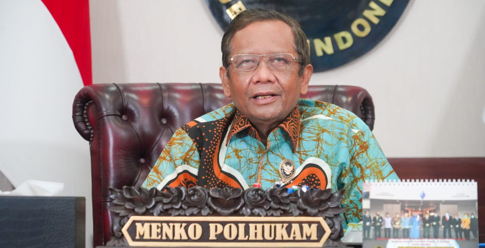 Marak Penipuan di WA, Menkopolhukam Minta OJK Atur Penyebaran Informasi Perbankan