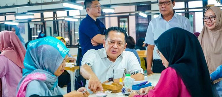 Kunjungi Pabrik Bulu Mata Palsu di Purbalingga, Ketua MPR RI Bamsoet Dorong Peningkatan Ekspor ke Manca Negara