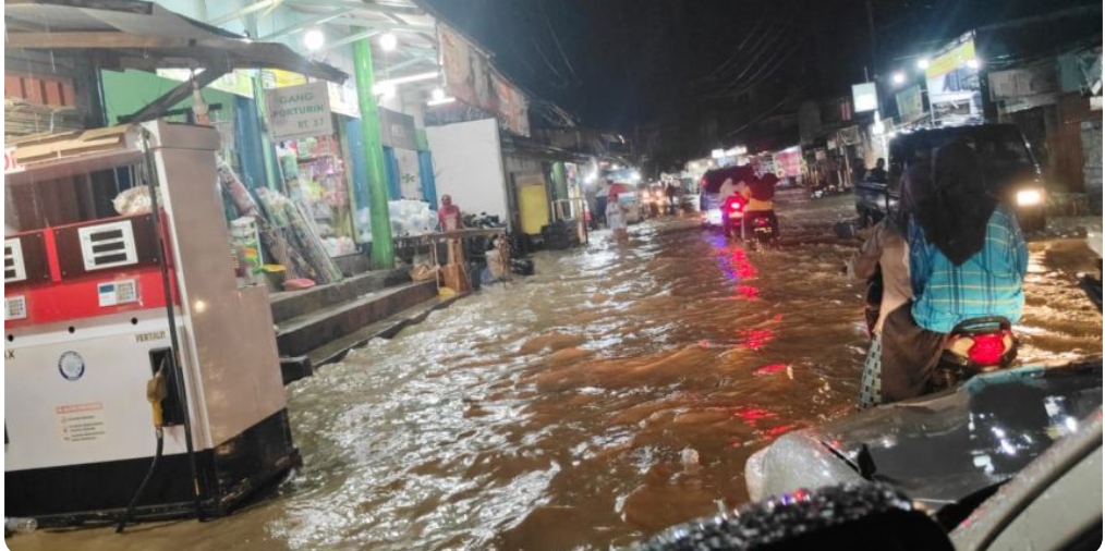 Hujan Deras Sebabkan Banjir pada Sejumlah Titik di Samarinda