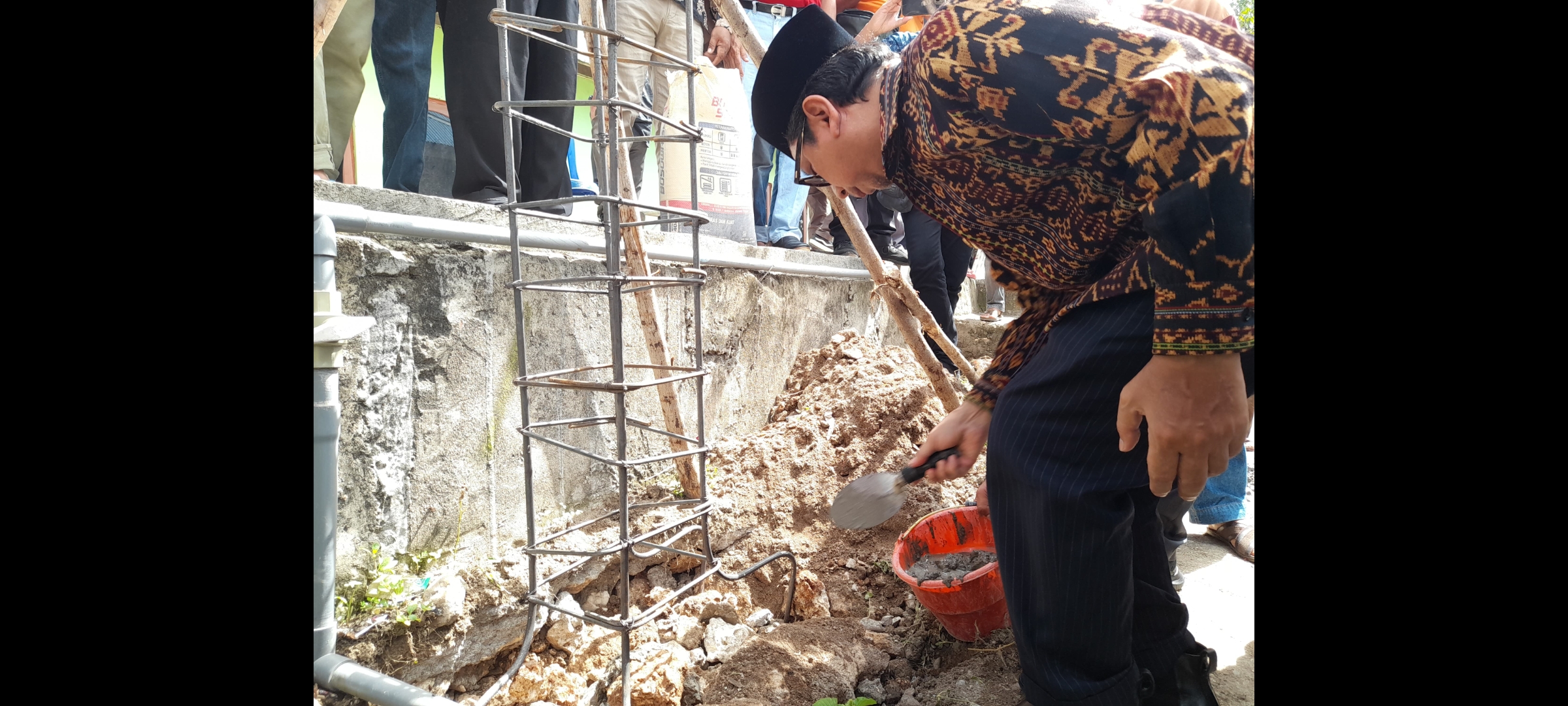 Pj Gubernur NTT Lakukan Peletakan Batu Pertama Pembangunan Koperasi dan Sekber