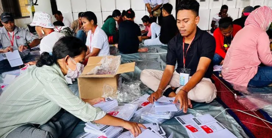 Sebanyak 105 Orang Dikerahkan KPU Jayapura untuk Melipat Surat Suara