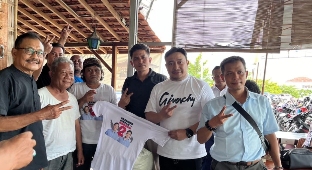 Fotonya Bersama Caleg Beredar, Kades di Pemalang Bantah Terlibat Politik Praktis