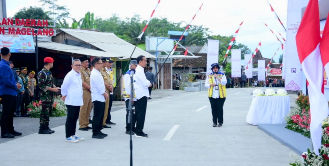 Didampingi MenPUPR, Jokowi Tinjau Langsung Perbaikan Jalan Solo-Purwodadi