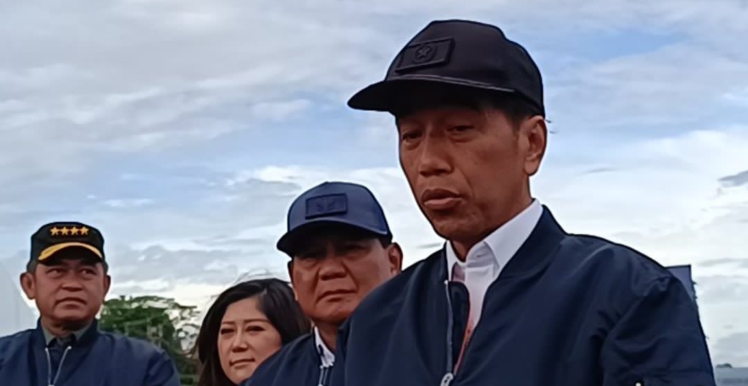 Jokowi Tanggapi Gerakan Dua Jari Iring Iringan Presiden