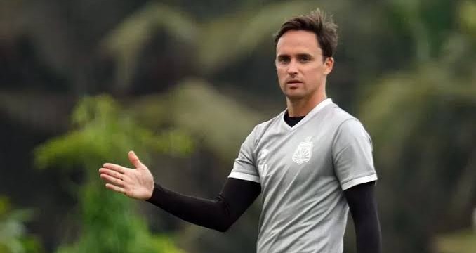 Pelatih Persebaya Tak sabar Melihat Aksi Ernando Ari di Laga Indonesia vs Australia