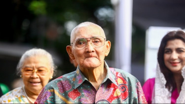 Eks Wapres Try Sutrisno Ikuti PSU di TPS 043