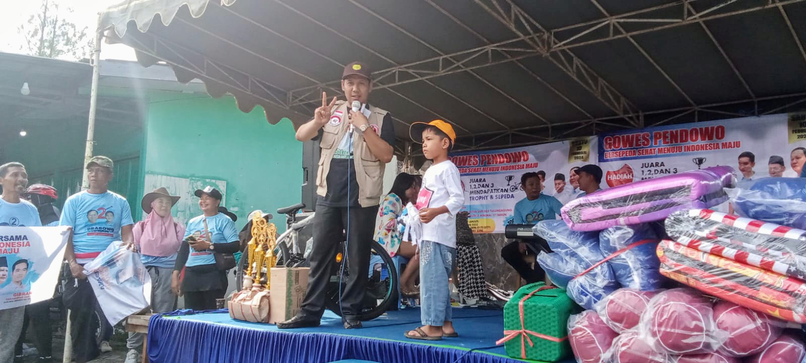 Ratusan Pecinta Gowes Kumpul di Tulungagung Dukung Prabowo - Gibran