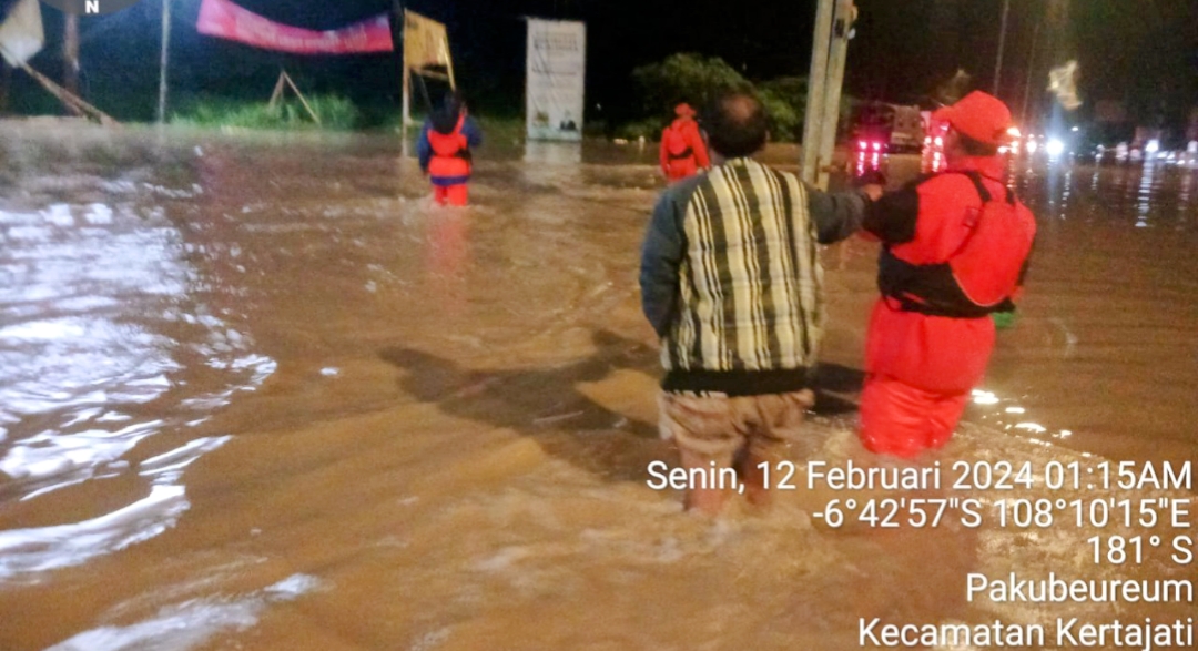 Banjir Mulai Surut, Tim Gabungan masih Bersiaga di Lokasi Banjir Kabupaten Majalengka