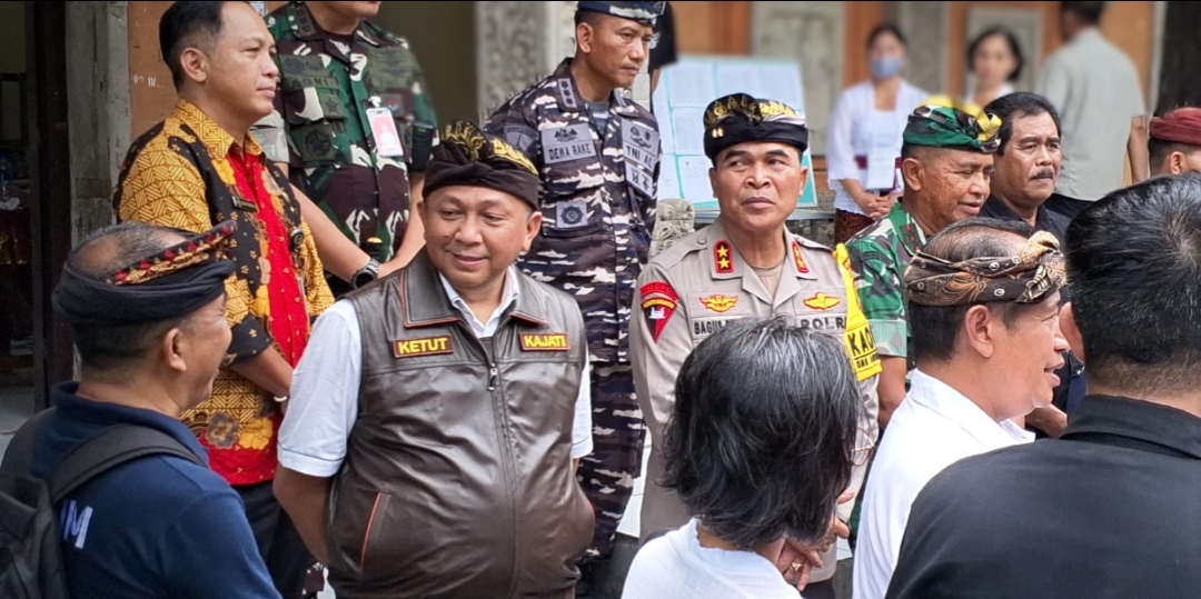 Kajati Bali Lakukan Pencoblosan Pemilu di TPS 001 Dangin Puri Kelod Denpasar Timur