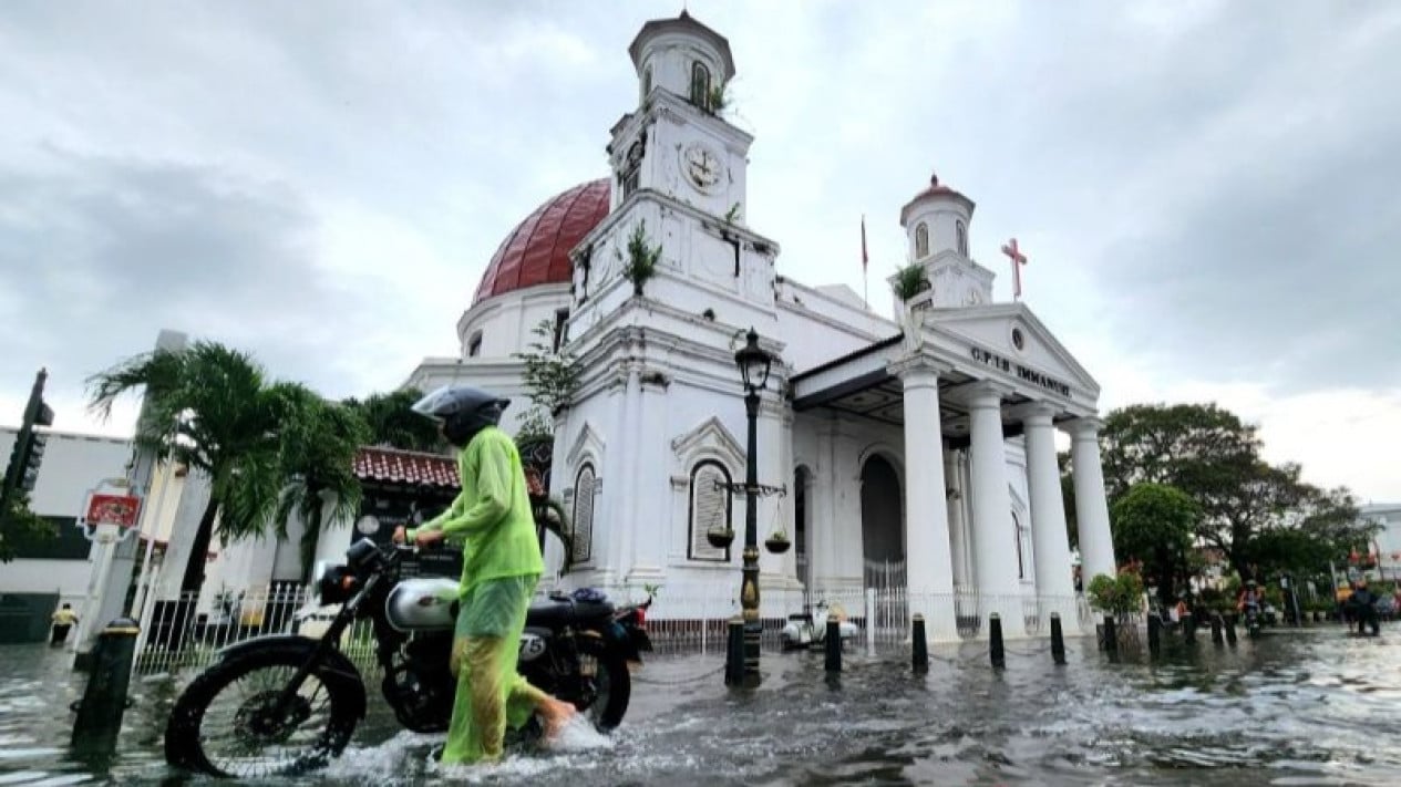 Hujan Deras, Kota Lama Semarang Terendam Banjir