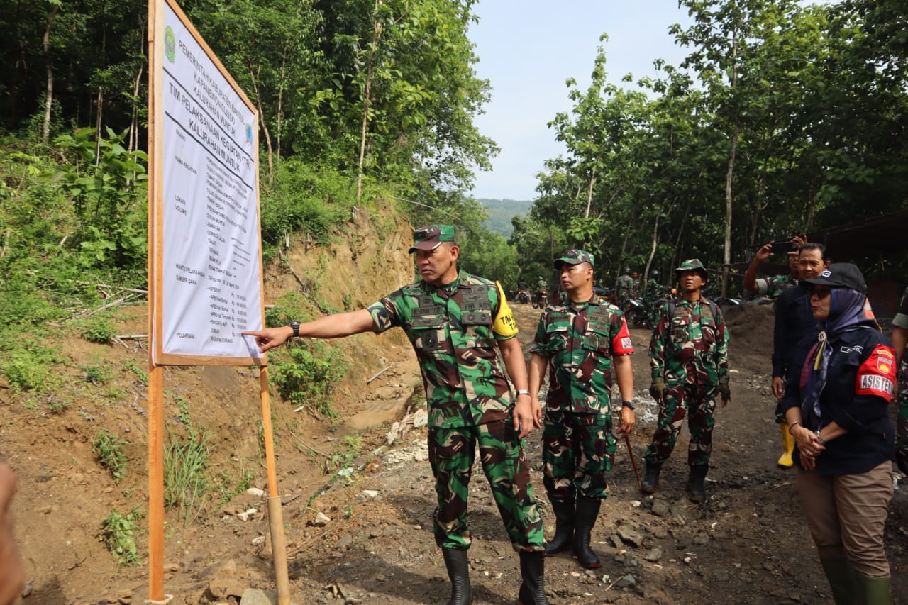 Brigjen TNI Kristomei Sianturi Kerahkan Pasukan Serbu Dusun Tangkil