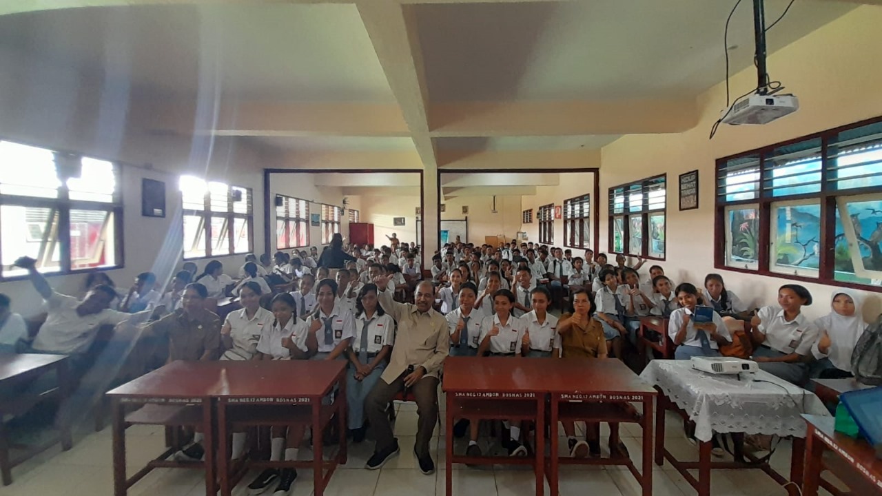 Nono Sampono Gelar Sosialisasi 4 Pilar MPR RI di SMAN 12 Ambon
