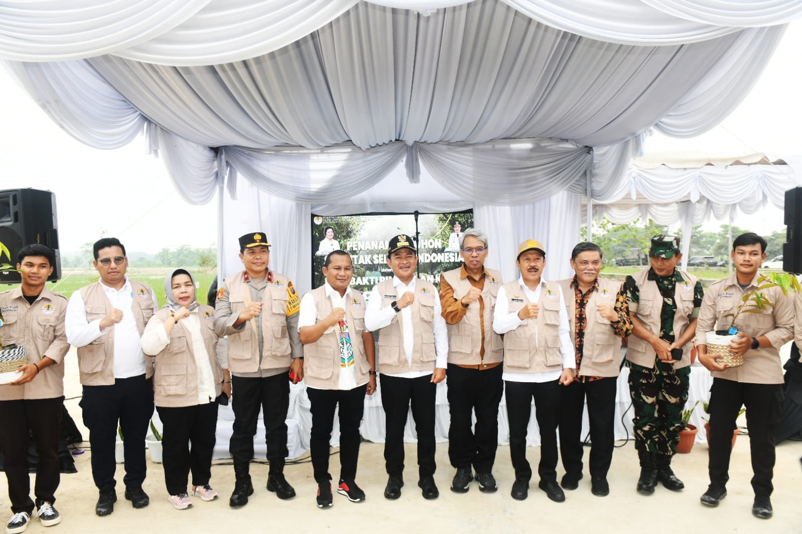 Penanaman Pohon Serentak, Sumut Pilih Kawasan Sport Centre, Pj Gubernur: Agar Lebih Indah, Hijau dan Sejuk