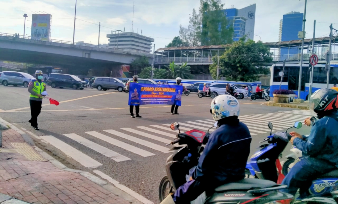 Operasi Keselamatan 2024: Satlantas Jakarta Barat Ajak Masyarakat Tertib Berlalu Lintas