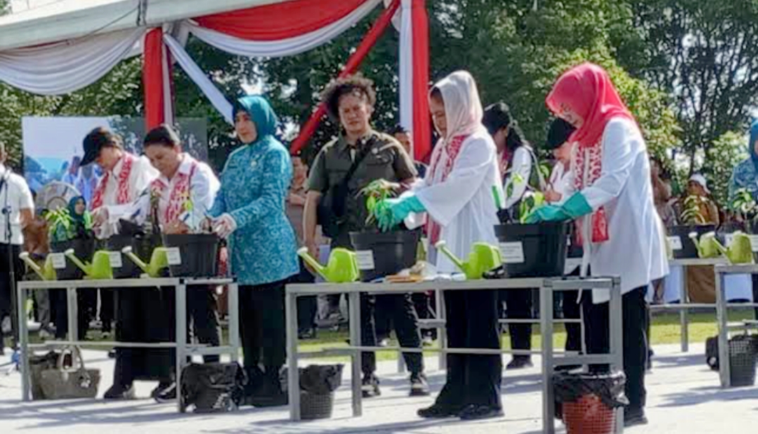 Iriana- Wury Estu Handayani Buka Acara Tanam Cabai Serentak di Bogor