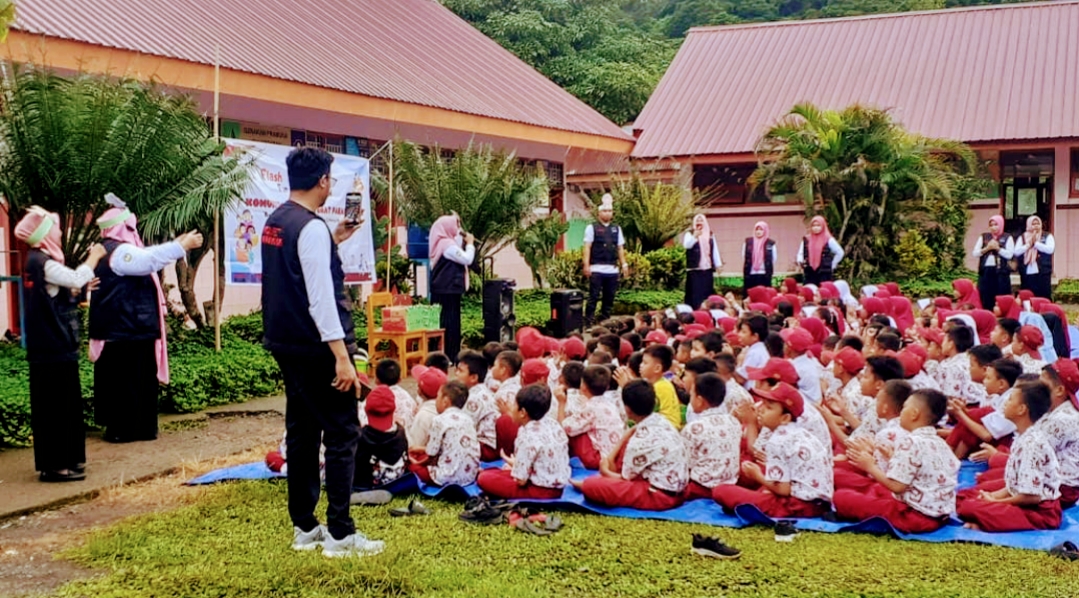 Komunitas Guru Literat Parangloe Gelar FLASH ke Sekolah-Sekolah