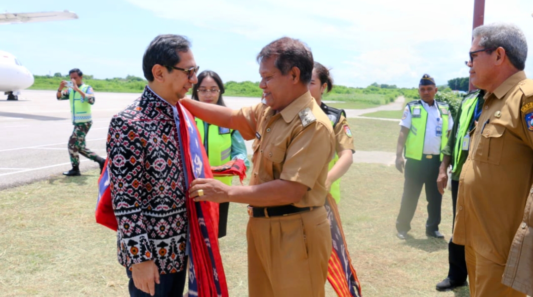 Pj. Gubernur NTT Tinjau Rencana Lokasi Pembangunan PLTS saat Kunker di Sumba Tengah