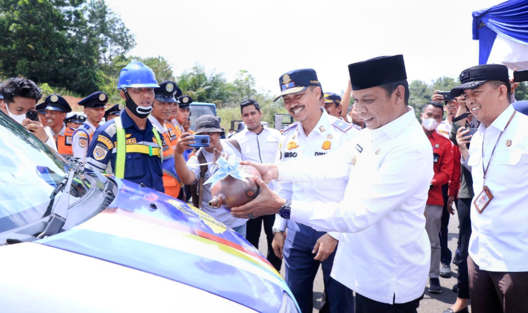 Pj Walikota Launching Mobil Layanan Cepat LPJU dan Bus TMP Gratis Bagi ASN