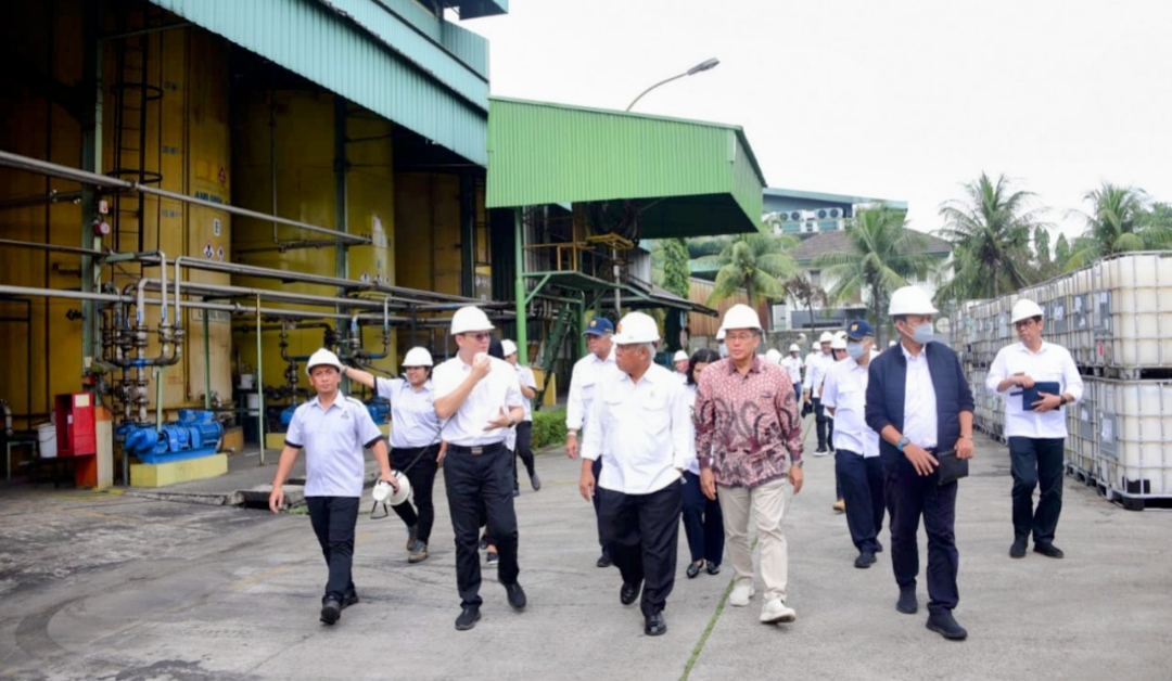 Kunjungi Pabrik Cat di Banten, Menteri Basuki Tegaskan Komitmen Penggunaan Produk Dalam Negeri