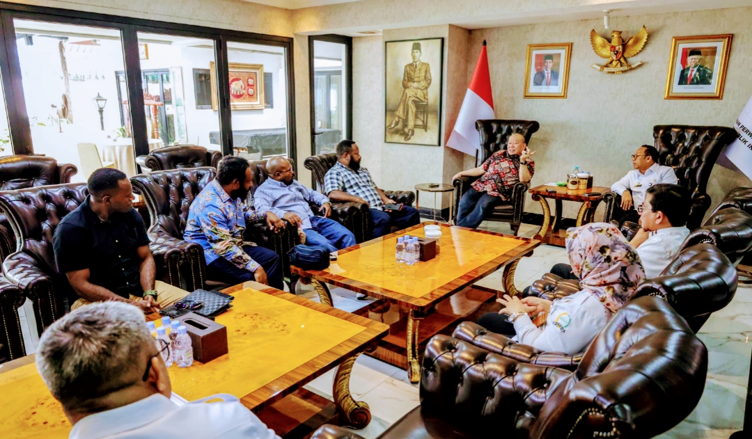 Diskusi Bersama Senator Papua, Ketua DPD RI Bicara Bangsa hingga Bola