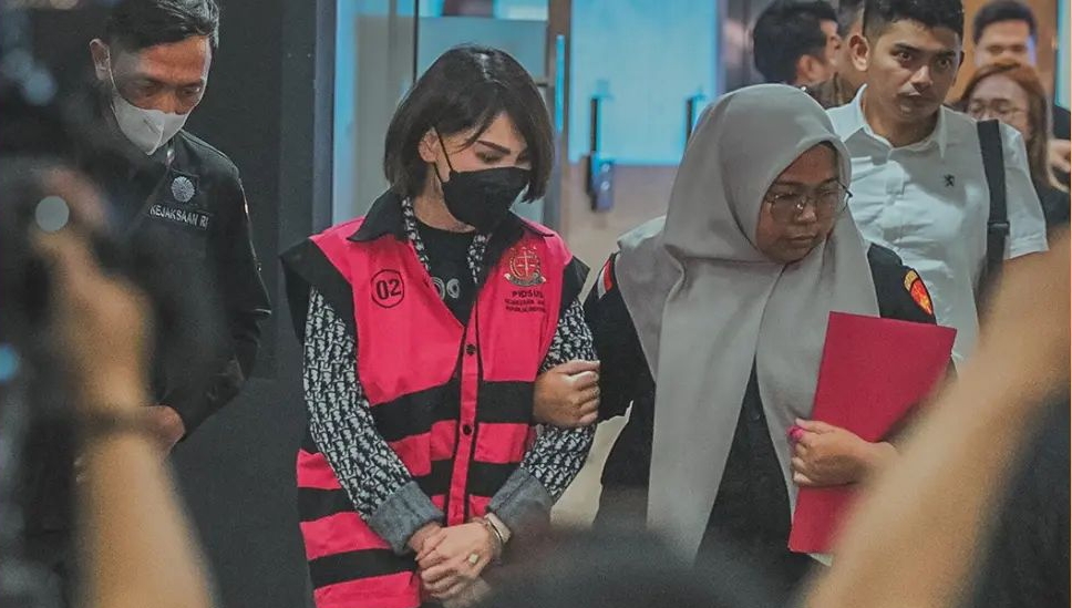 Jadi Tersangka, Crazy Rich Helena Lim Ditahan Kejaksaan Agung