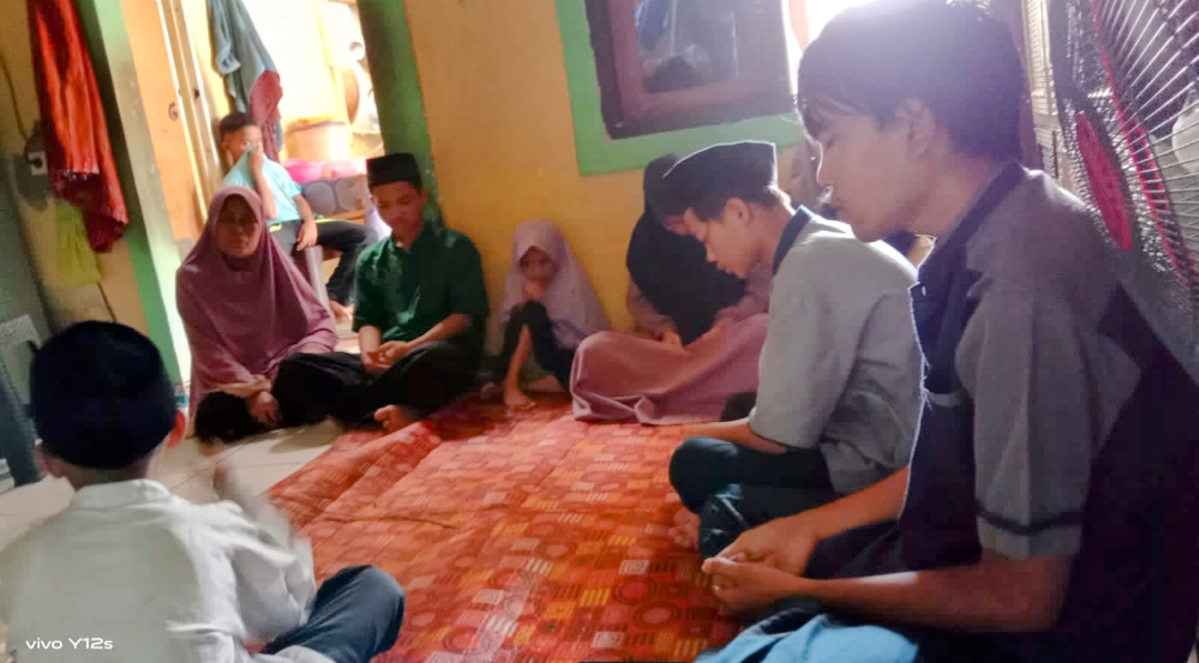 Manfaatkan Momen Ramadhan, Pemuda Kampung Ini Beri Santunan Anak Yatim