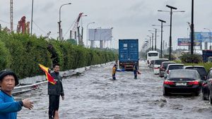 KM 27 Tol Arah Bandara Seokarno-Hatta Masih Tergenang Air