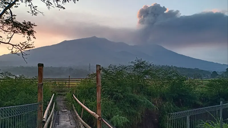 Jelang Hari Raya Idul Fitri, Erupsi dan Banjir Lahar Dingin Gunungapi Marapi Masih Berpotensi Terjadi