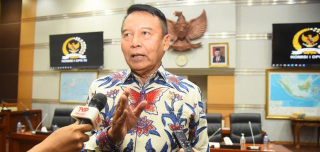 Amunisi Kedaluwarsa, TB Hasanuddin Ragukan Klaim TNI