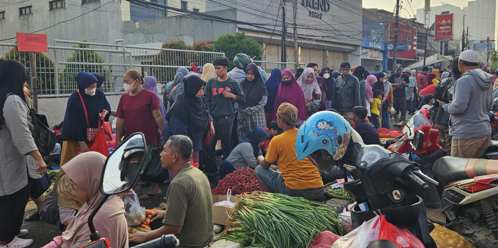 Ditinggal Mudik, Pasar Proyek Kota Bekasi Tetap Ramai Sambut Lebaran