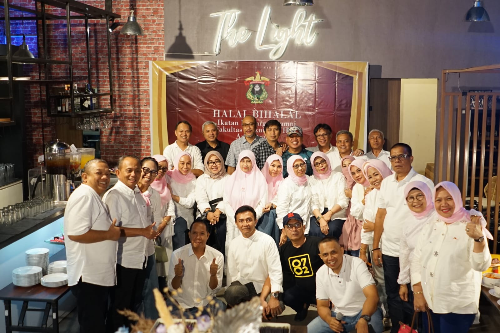 Halal Bihalal IKA FH-UH 87 Mengusung Semangat Bahagia dengan Berbagi