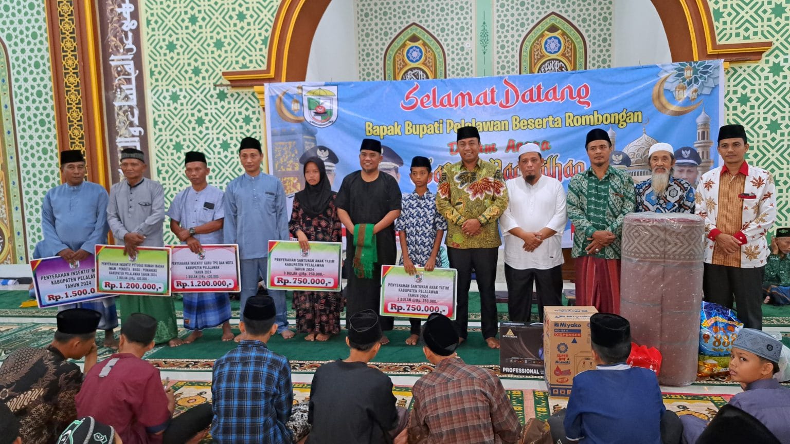 Ada Yang Baru, Safari Ramadhan Bupati Pelalawan H. Zukri di Desa Mayang Sari