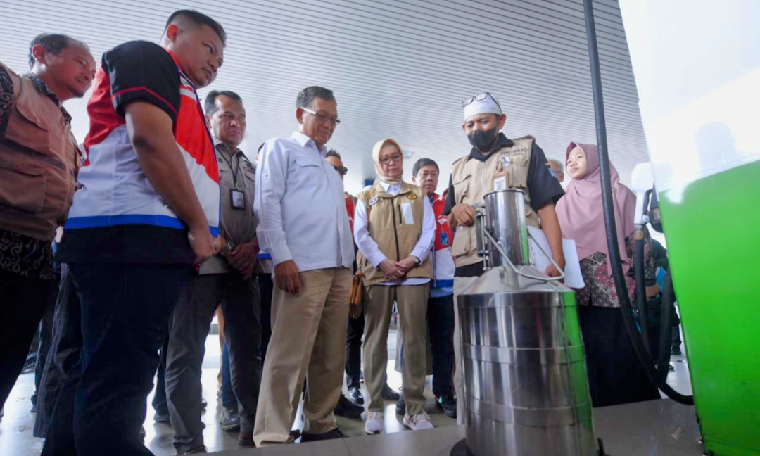 Menteri ESDM Tinjau Kesiapan Pertamina Surabaya Sambut Libur Idulfitri