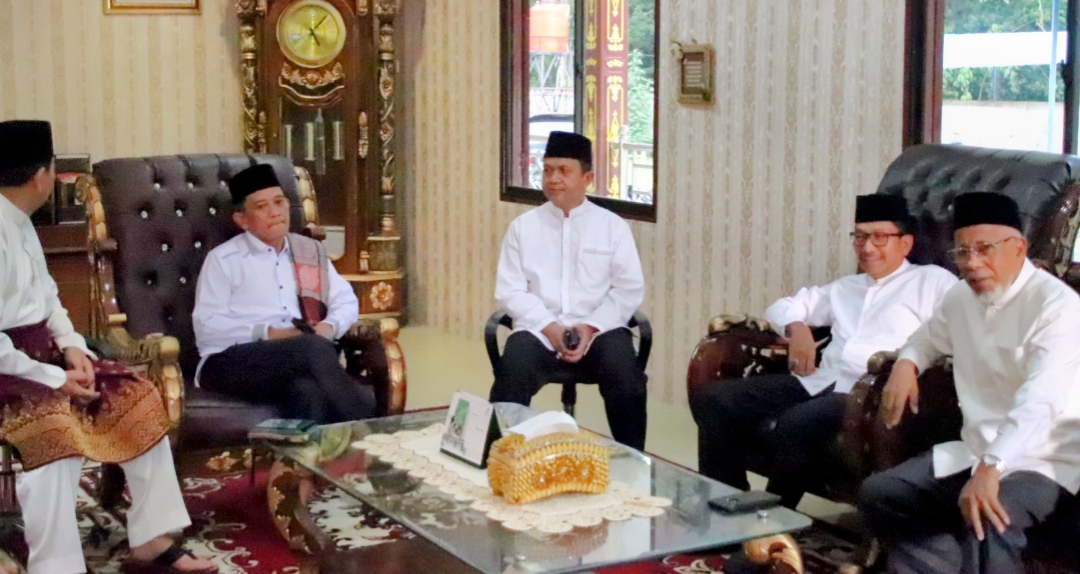 Kajati Riau Hadiri Buka Puasa Bersama Lembaga Adat Melayu (LAM) Riau