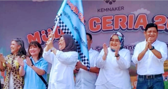 Ketum Apindo Dampingi Menaker dalam Pelepasan Peserta Mudik Ceria 2024