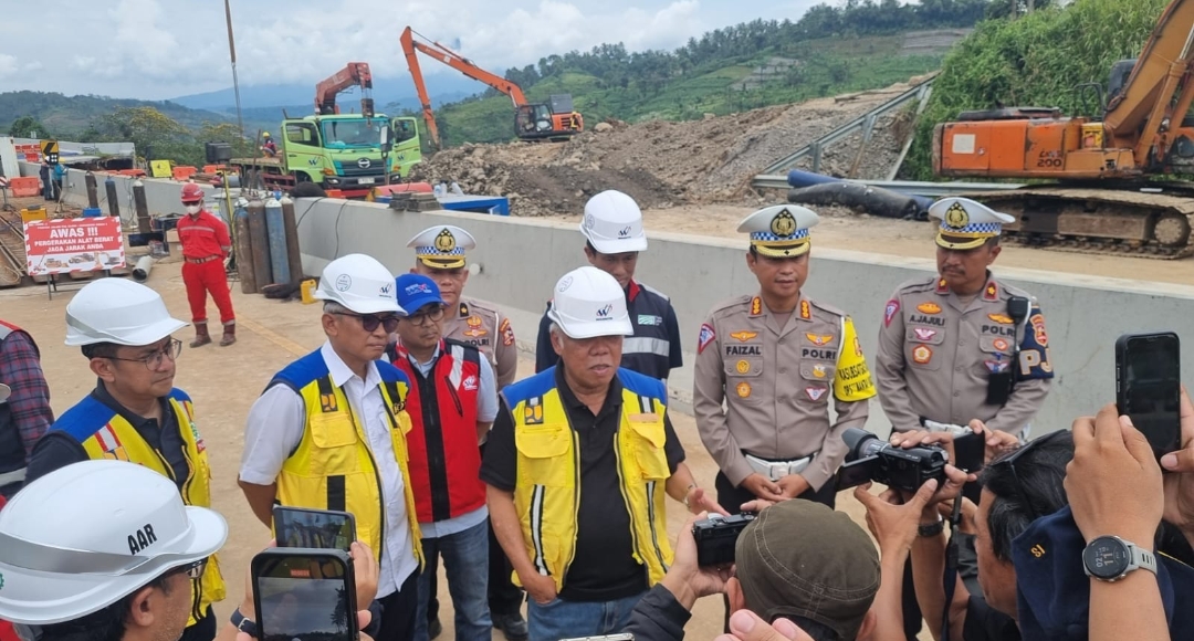 Tinjau Penanganan Darurat Longsor Tol Bocimi, Menteri Basuki: Target Dibuka H+1 Lebaran 2024