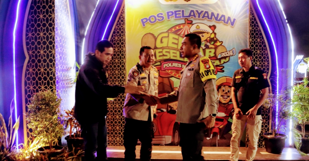 Kapolres Metro Bekasi Awasi Arus Balik Lebaran di Pos Pelayanan Gedung Juang Tambun