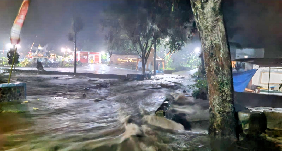 32 KK Di Lumajang Mengungsi Pasca Banjir Lahar Dingin Gunung Semeru