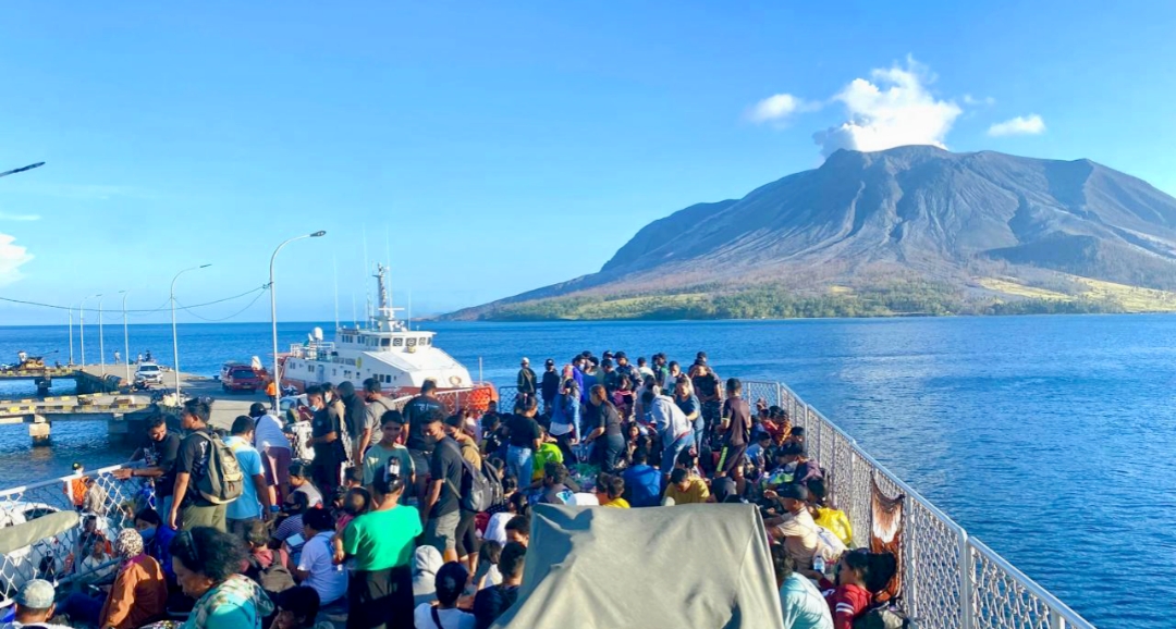 Erupsi Gunungapi Ruang, Evakuasi Warga Terus Dilakukan 'Radius 6KM Dikosongkan'