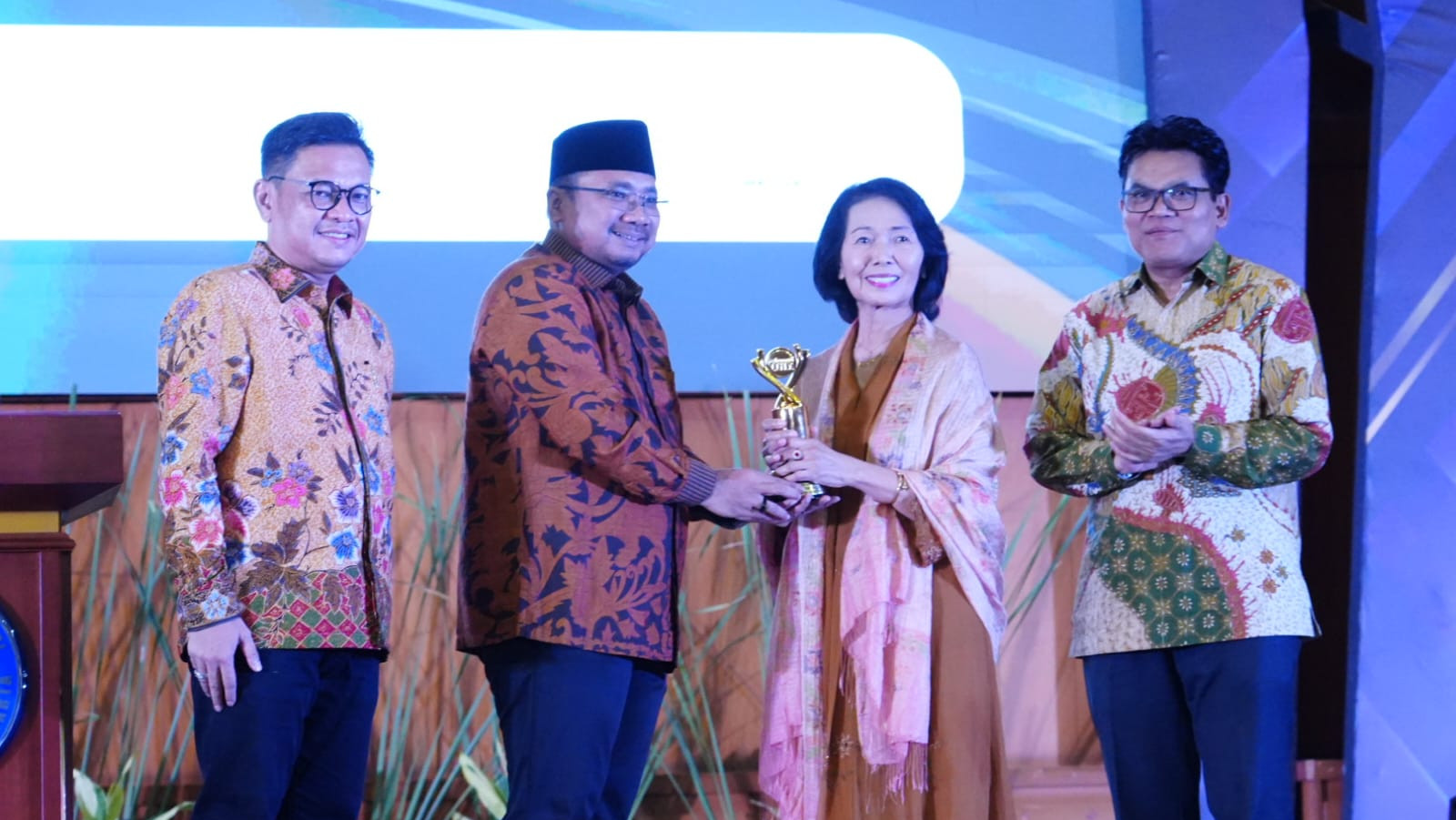 IKALUIN Berikan Penghargaan Seumur Hidup kepada Nurcholish Madjid