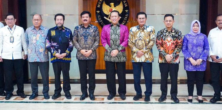 Bertemu Menkopolhukam, Pimpinan MPR RI Dorong Gunakan Dalil Keselamatan Rakyat Hukum Tertinggi Untuk Membasmi OPM di Papua