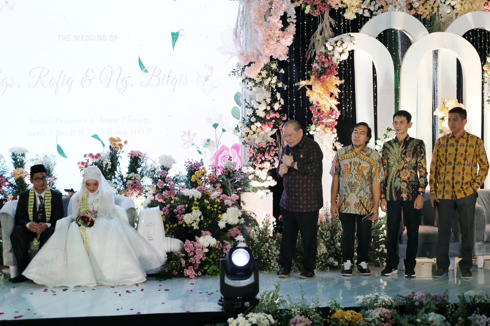 Didampingi Senator Terpilih 2024, Ketua DPD RI Hadiri Acara Ngunduh Mantu Gus Rofik