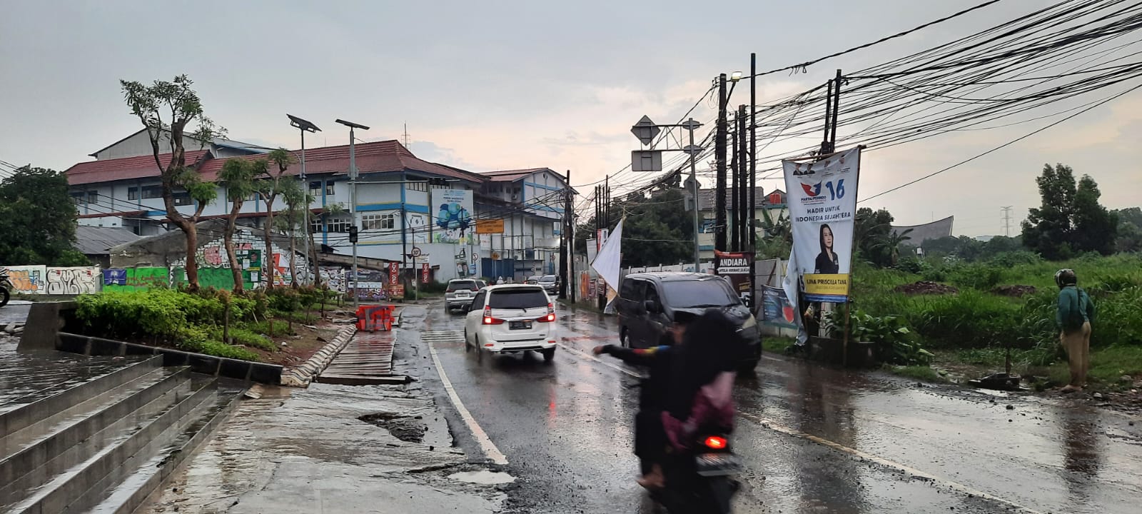 Jalan Maruga Raya Tangsel Ditinggikan, Pengguna Jalan Dihimbau Berhati-Hati Saat Melintas