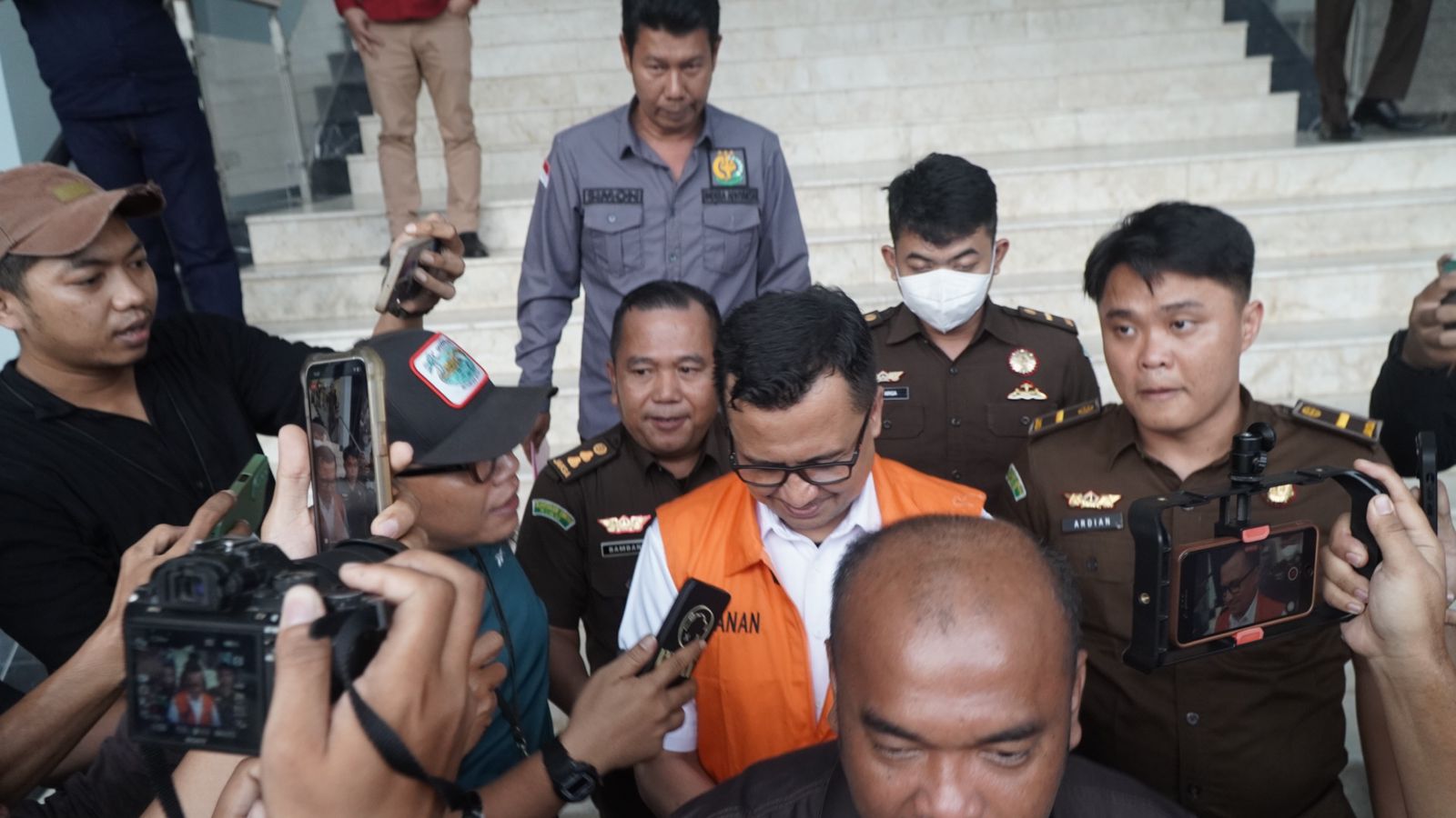 Kejati Riau Amankan Satu Orang Tersangka Dugaan Tipikor pada Sekretariat DPRD Provinsi