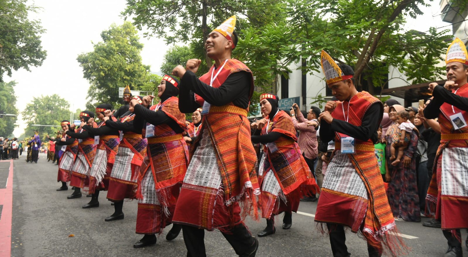 Tampil Maksimal di Parade Kriya dan Budaya di Solo, Dessy Hassanudin Apresiasi Penampilan Tim Sumut