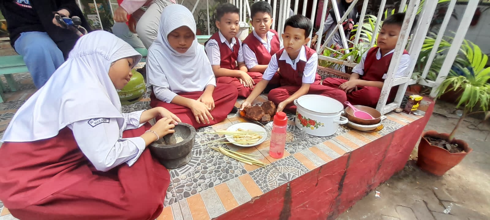 SARERONG 'Sara'ba Sehat Borong', Inovasinya Adiwiyata SD Negeri Borong di Makassar