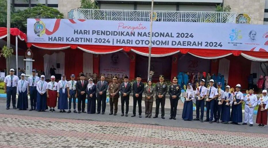 Upacara Peringatan Hari Pendidikan Nasional Tulungagung Berjalan Penuh Khidmat
