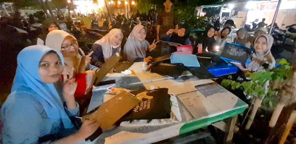 Bisa Jadi Tren Baru, Mahasiswa Seni & Desain UNM Kuliah Dengan Gaya Anak Nongkrong