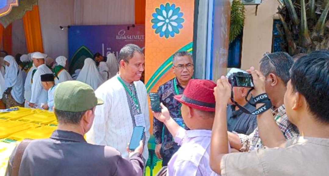 UPT Asrama Haji Medan Terima Bantuan 15 Unit Tempat Sampah dari Bank Sumut Syariah